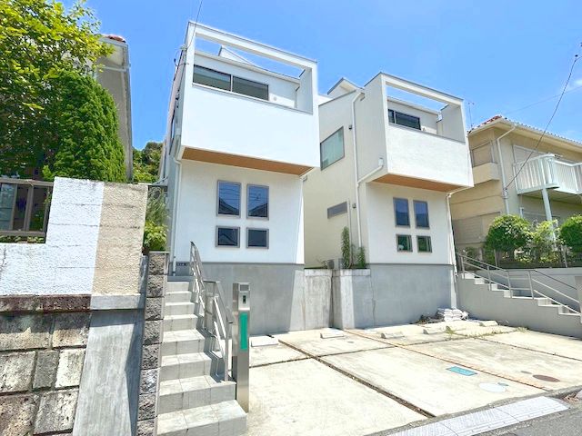七里ガ浜２丁目築浅 海見え住宅