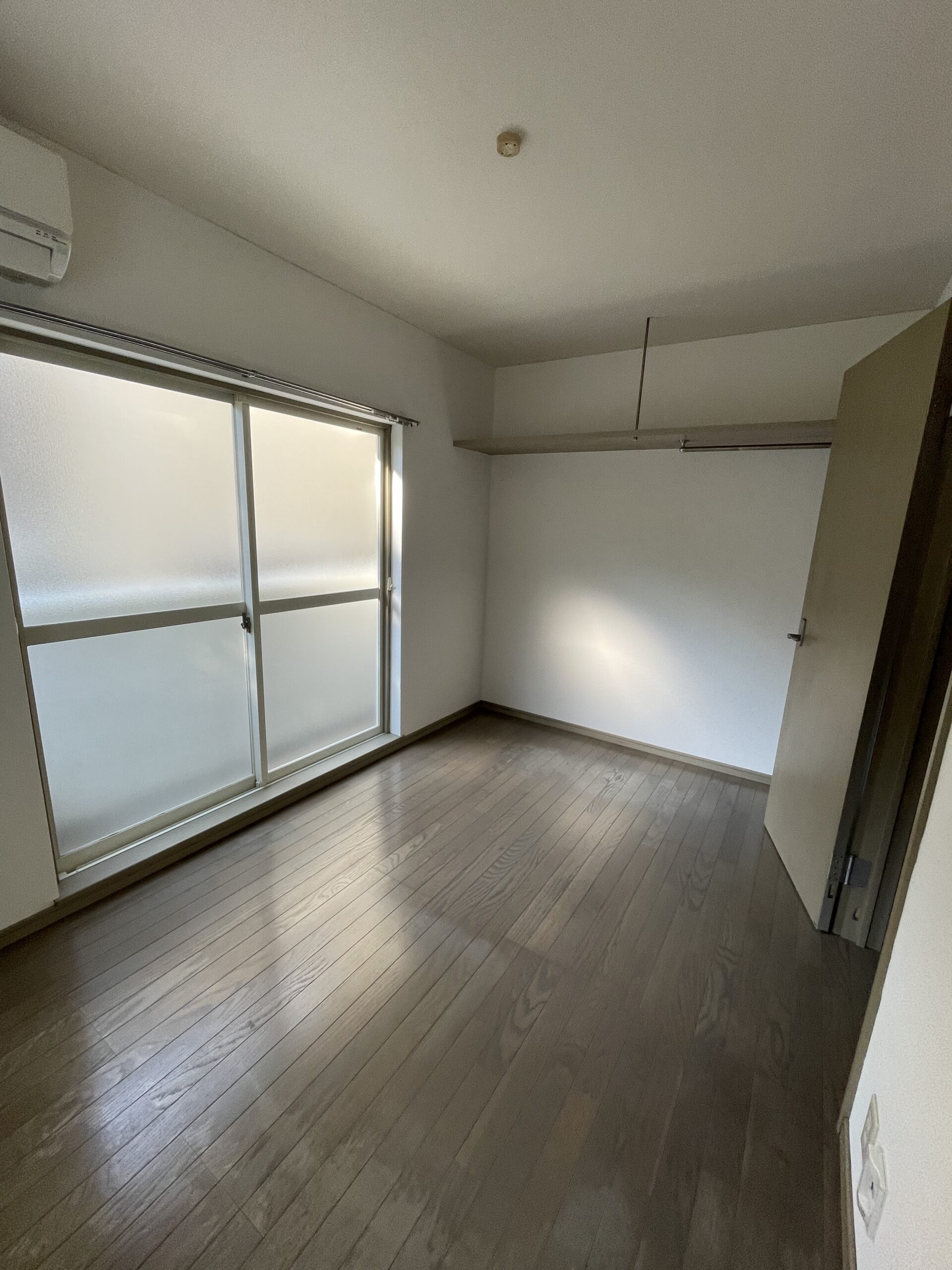 フラット七里　3階