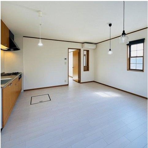 ガレージ付き津西中古住宅