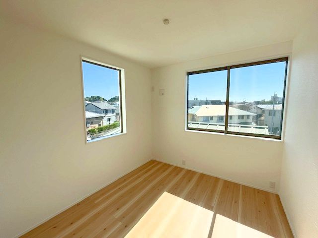 腰越3丁目 屋上付き新築！　