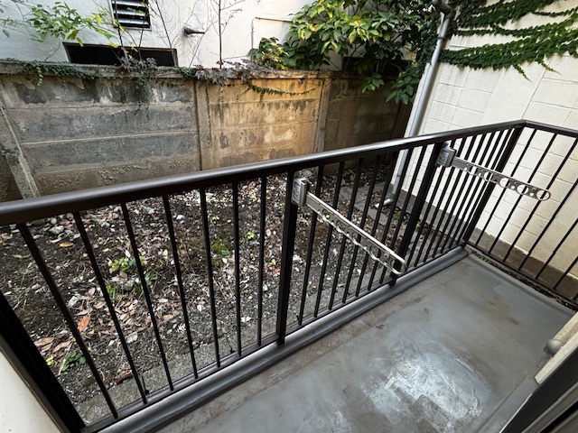 ハイラーク本牧　1階角部屋