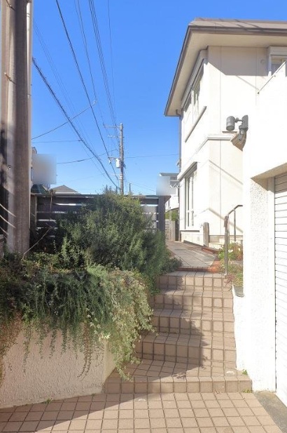 腰越1丁目 東南角地 中古住宅