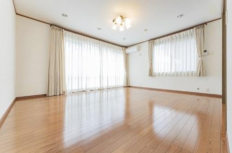 腰越1丁目 東南角地 中古住宅