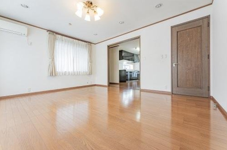 腰越1丁目 東南角地 中古住宅