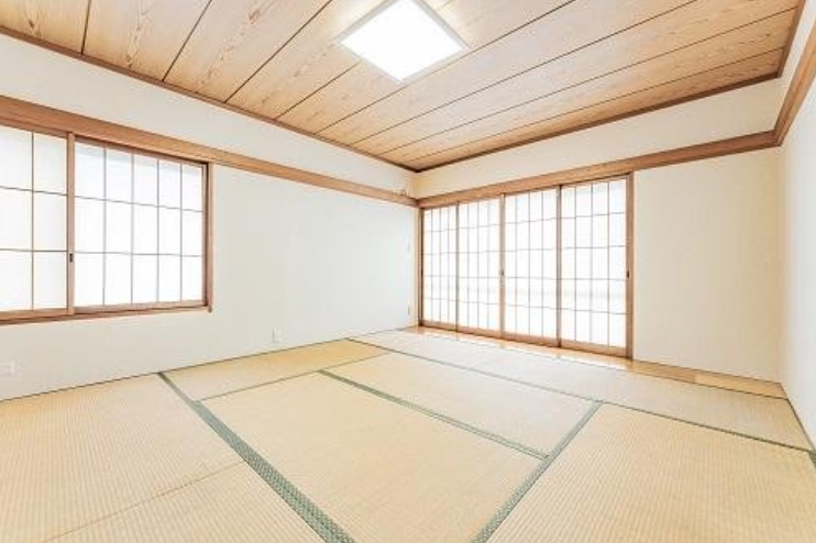 腰越1丁目 東南角地 中古住宅