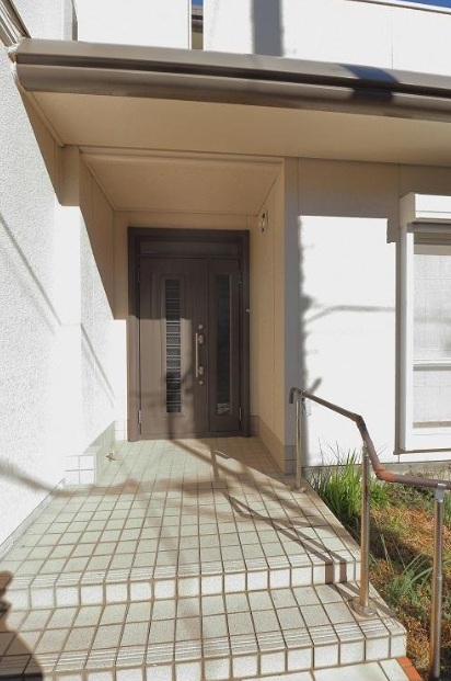 腰越1丁目 東南角地 中古住宅