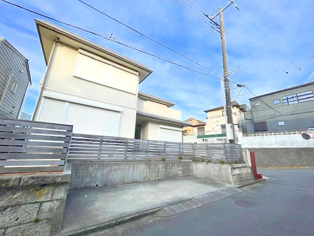 腰越1丁目 東南角地 中古住宅