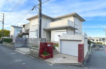 腰越1丁目 東南角地 中古住宅