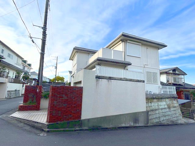 腰越1丁目 東南角地 中古住宅